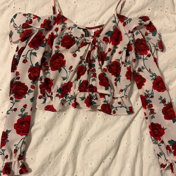 Blouse with red flower pattern - Picture 1 of 2